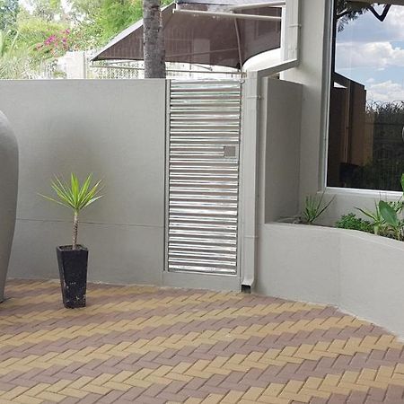 Feather Self Catering Accommodation Windhoek Dış mekan fotoğraf