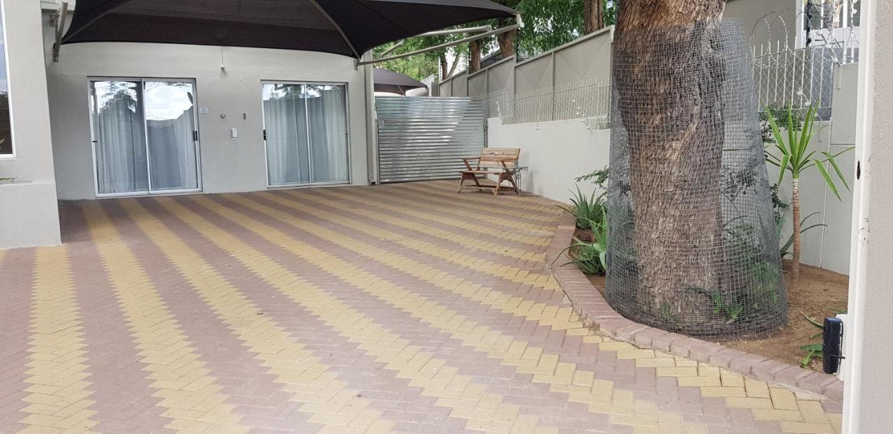 Feather Self Catering Accommodation Windhoek Dış mekan fotoğraf