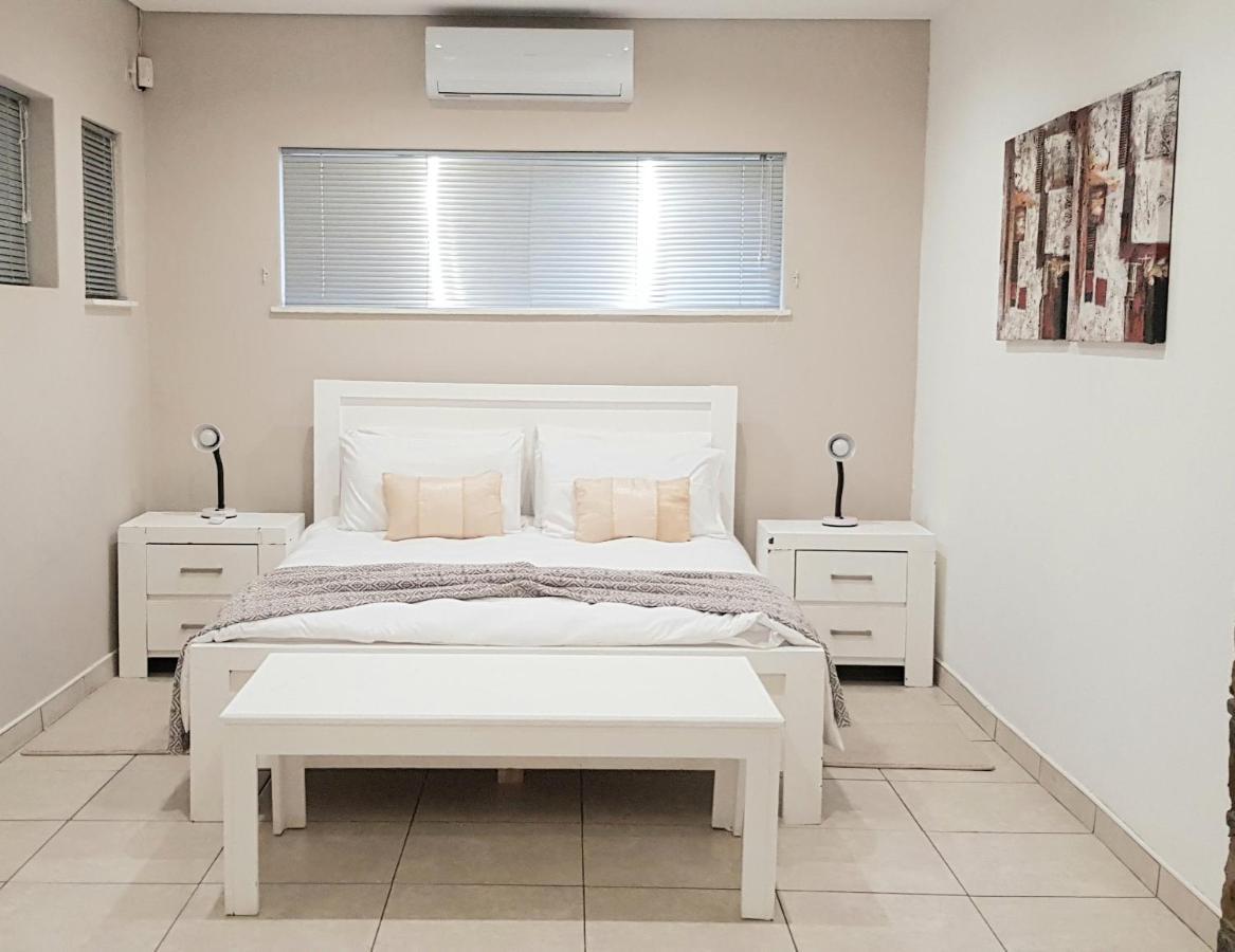 Feather Self Catering Accommodation Windhoek Dış mekan fotoğraf