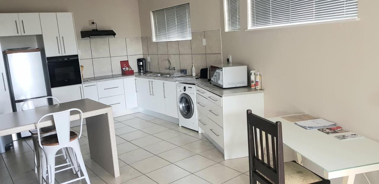 Feather Self Catering Accommodation Windhoek Dış mekan fotoğraf
